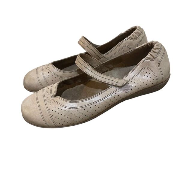 Taos 9 Transit Mary Jane Leather Comfort Shoe Perforated Sand Dollar Tan Nude - Picture 1 of 15